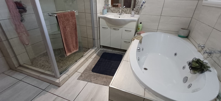 To Let 5 Bedroom Property for Rent in La Provance Free State